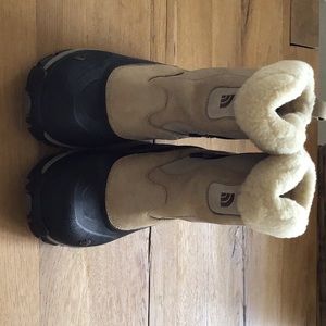 NorthFace Women’s snow boots Primaloft Beige SZ 10